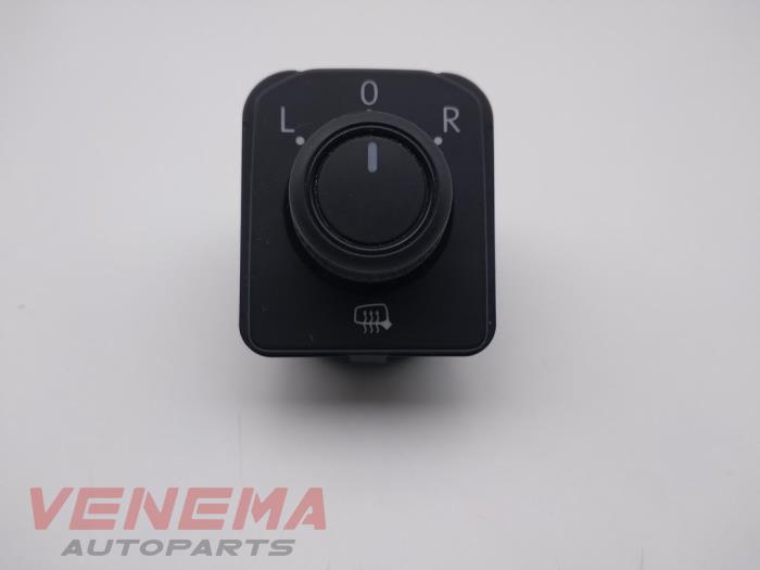 Mirror switch from a Volkswagen T-Roc 1.0 TSI 12V BlueMotion 2018