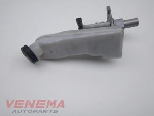 Używane Glówny cylinder hamulcowy Mercedes A (W176) 1.5 A-160 CDI, A-160d 16V Cena € 39,99 Procedura marży oferowane przez Venema Autoparts