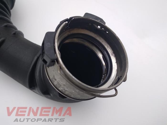 Intercooler hose from a Mercedes-Benz A (W176) 1.5 A-160 CDI, A-160d 16V 2014