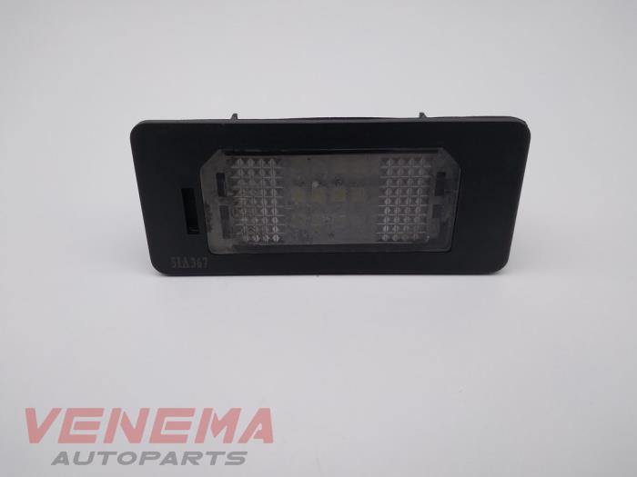 Begagnade Nummerskyltbelysning Mini Mini (R56) 1.4 16V One Pris € 9,99 Marginaltabell erbjuds av Venema Autoparts