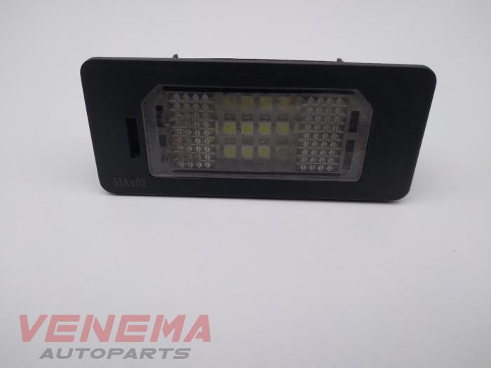 Begagnade Nummerskyltbelysning Mini Mini (R56) 1.4 16V One Pris € 9,99 Marginaltabell erbjuds av Venema Autoparts