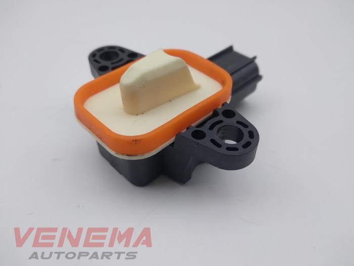 Airbag sensor from a Ford Kuga II (DM2) 1.5 EcoBoost 16V 150 2017