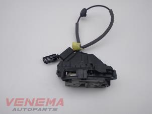 Używane Mechanizm blokady drzwi lewych przednich wersja 4-drzwiowa Ford Kuga II (DM2) 1.5 EcoBoost 16V 150 Cena € 24,99 Procedura marży oferowane przez Venema Autoparts