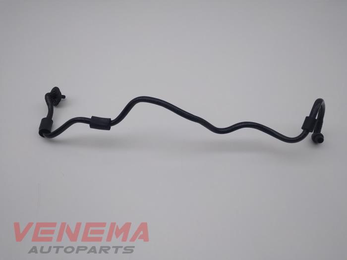 Begagnade Bromsslang Mercedes C (C205) C-300 2.0 Turbo 16V Pris € 14,99 Marginaltabell erbjuds av Venema Autoparts