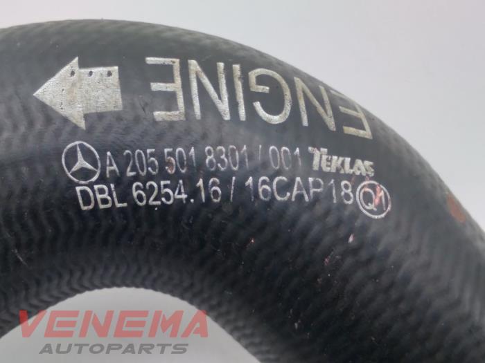 Manguera de radiador de un Mercedes-Benz C (C205) C-300 2.0 Turbo 16V 2019