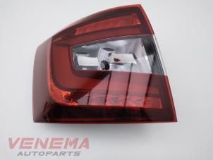 Używane Tylne swiatlo pozycyjne lewe Skoda Octavia Combi (5EAC) 1.5 TSI Evo 16V Cena € 149,99 Procedura marży oferowane przez Venema Autoparts