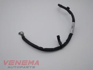 Usagé Borne de batterie Ford Kuga II (DM2) 1.5 EcoBoost 16V 150 Prix € 19,99 Règlement à la marge proposé par Venema Autoparts