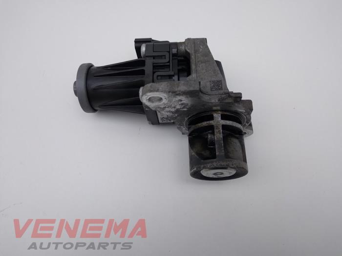 Used EGR valve Mercedes A (W176) 1.5 A-160 CDI, A-160d 16V Price € 39,99 Margin scheme offered by Venema Autoparts
