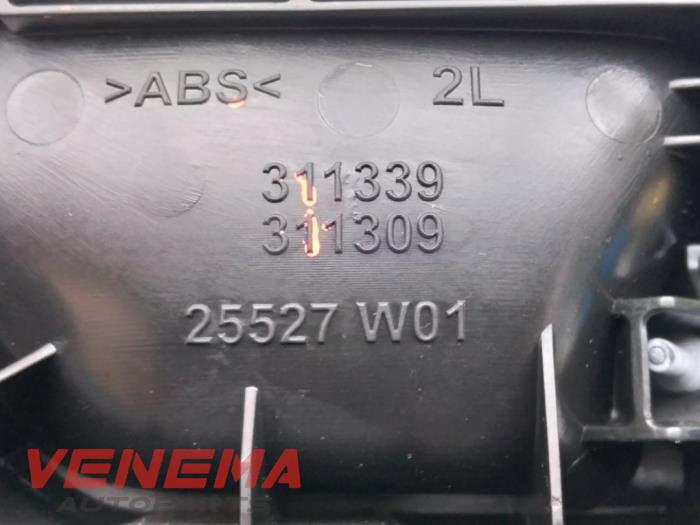 Rear door handle 4-door, left from a Peugeot 208 II (UB/UH/UP) 1.2 Vti 12V PureTech 130 2021