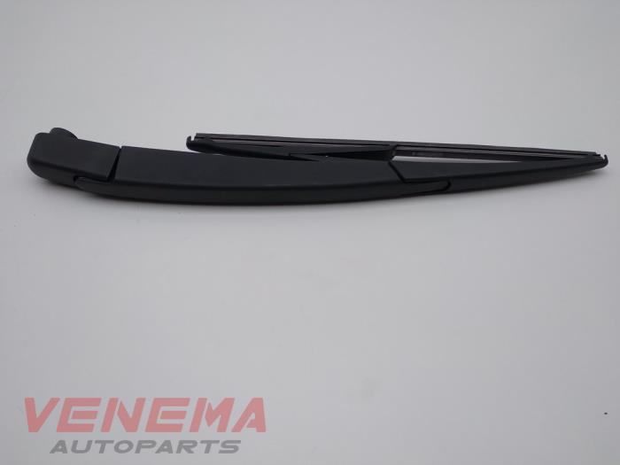 Rear wiper arm from a Peugeot 208 II (UB/UH/UP) 1.2 Vti 12V PureTech 130 2021