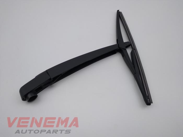 Rear wiper arm from a Peugeot 208 II (UB/UH/UP) 1.2 Vti 12V PureTech 130 2021