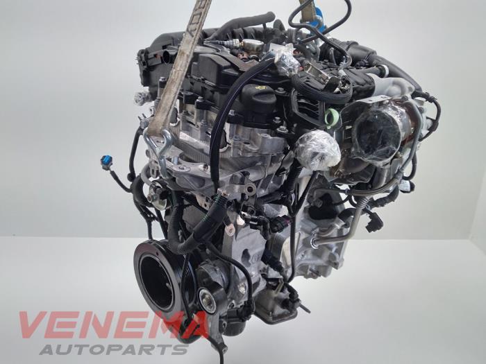Engine from a Peugeot 208 II (UB/UH/UP) 1.2 Vti 12V PureTech 130 2021