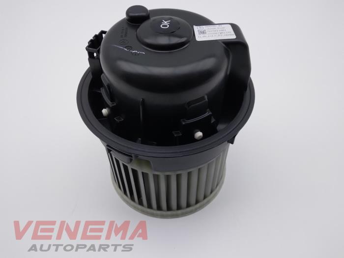 Motor de ventilador de calefactor de un Opel Corsa F (UB/UH/UP) 1.2 Turbo 12V 130 2022