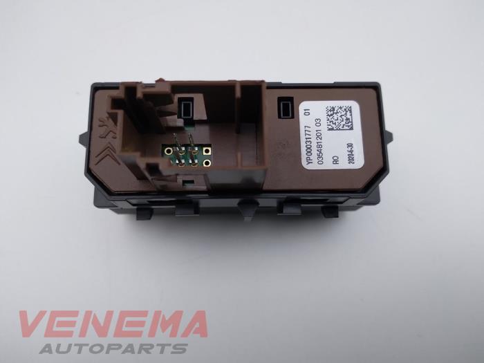 PDC switch from a Opel Corsa F (UB/UH/UP) 1.2 Turbo 12V 130 2022