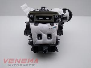 Usados Cuerpo de calefactor Opel Corsa F (UB/UH/UP) 1.2 Turbo 12V 130 Precio € 149,99 Norma de margen ofrecido por Venema Autoparts