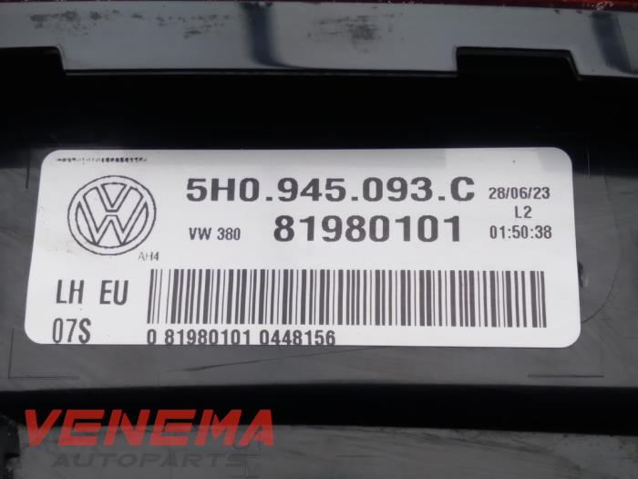 Luz trasera izquierda de un Volkswagen Golf VIII (CD1) 2.0 TDI BlueMotion 16V 2023
