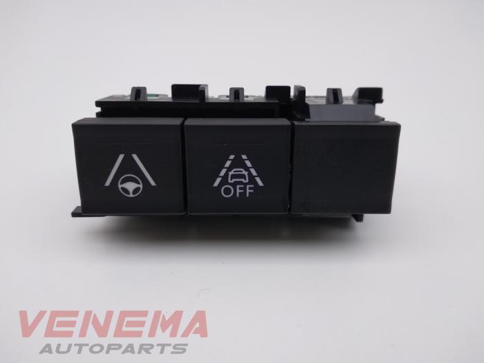 Switch (miscellaneous) from a Peugeot 208 II (UB/UH/UP) 1.2 Vti 12V PureTech 130 2021
