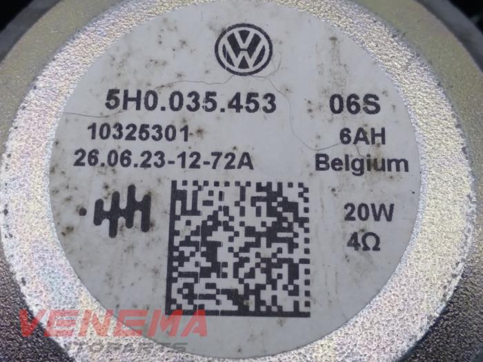 Speaker from a Volkswagen Golf VIII (CD1) 2.0 TDI BlueMotion 16V 2023