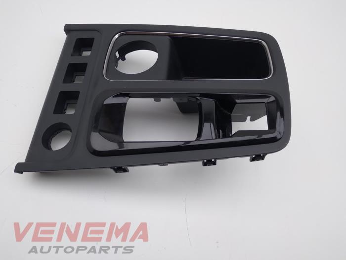 Używane Listwa ozdobna Citroen C5 Aircross I (A4/AC/AJ/AR) 1.6 Turbo 180 16V Cena € 14,99 Procedura marży oferowane przez Venema Autoparts