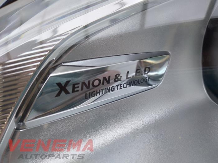 Headlight, left from a Peugeot 508 SW (8E/8U) 2.0 HDiF 16V Autom. 2014