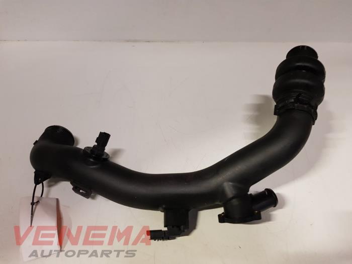 Air intake hose from a Ford Kuga II (DM2) 1.5 EcoBoost 16V 150 4x4 2017