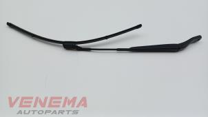Used Front wiper arm Opel Corsa F (UB/UH/UP) 1.2 Turbo 12V 130 Price € 14,99 Margin scheme offered by Venema Autoparts