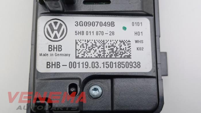 Heater control panel from a Volkswagen Passat Variant (3G5) 1.6 TDI 16V 2016