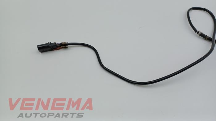 Lambda probe from a Volkswagen Passat Variant (3G5) 1.6 TDI 16V 2016