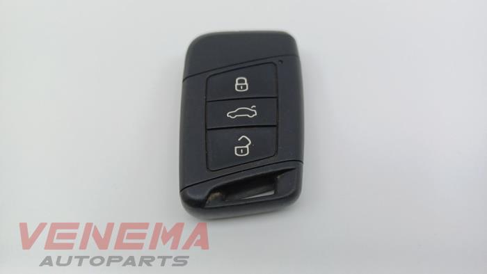 Używane Klucz Volkswagen Passat Variant (3G5) 1.6 TDI 16V Cena € 29,99 Procedura marży oferowane przez Venema Autoparts
