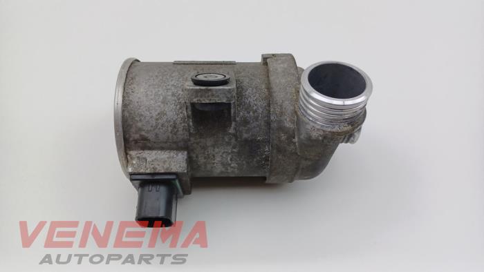 Usagé Pompe à eau BMW X5 (F15) xDrive 40e PHEV 2.0 Prix € 139,99 Règlement à la marge proposé par Venema Autoparts