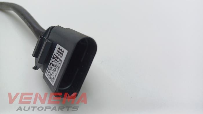 Lambda probe from a Volkswagen Golf VIII (CD1) 2.0 TDI BlueMotion 16V 2023