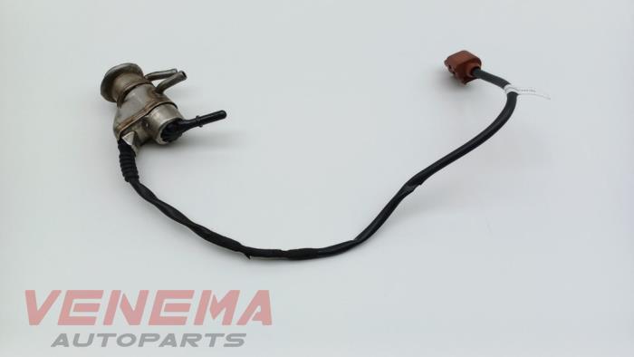 Usados Inyector Adblue Volkswagen Golf VIII (CD1) 2.0 TDI BlueMotion 16V Precio € 99,99 Norma de margen ofrecido por Venema Autoparts