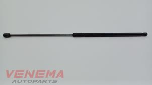 Used Bonnet gas strut, right Volkswagen Passat Variant (3G5) 1.6 TDI 16V Price € 14,99 Margin scheme offered by Venema Autoparts