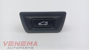 Używane Przelacznik pokrywy bagaznika BMW X5 (F15) xDrive 40e PHEV 2.0 Cena € 14,99 Procedura marży oferowane przez Venema Autoparts