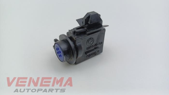 Begagnade Utetemperatursensor BMW X5 (F15) xDrive 40e PHEV 2.0 Pris € 24,99 Marginaltabell erbjuds av Venema Autoparts