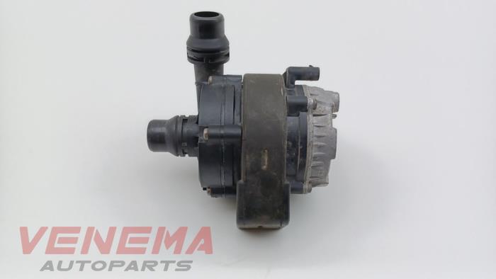 Begagnade Extra vattenpump BMW X5 (F15) xDrive 40e PHEV 2.0 Pris € 119,99 Marginaltabell erbjuds av Venema Autoparts