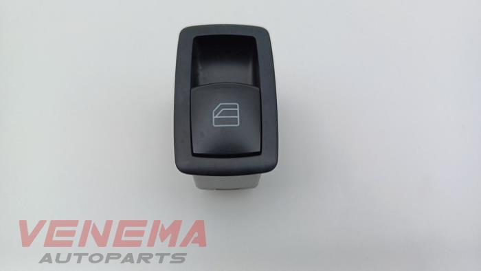 Usados Interruptor de ventanilla eléctrica Mercedes ML II (164/4JG) 3.0 ML-280 CDI 4-Matic V6 24V Precio € 9,99 Norma de margen ofrecido por Venema Autoparts