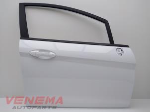 Używane Drzwi prawe przednie wersja 4-drzwiowa Ford Fiesta 6 (JA8) 1.0 EcoBoost 12V 100 Cena € 299,99 Procedura marży oferowane przez Venema Autoparts