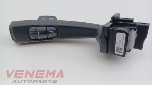 Usados Interruptor de indicador de dirección Volvo V40 (MV) 2.0 D2 16V Precio € 14,99 Norma de margen ofrecido por Venema Autoparts