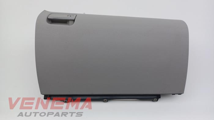 Begagnade Handskfack Mercedes ML II (164/4JG) 3.0 ML-280 CDI 4-Matic V6 24V Pris € 29,99 Marginaltabell erbjuds av Venema Autoparts