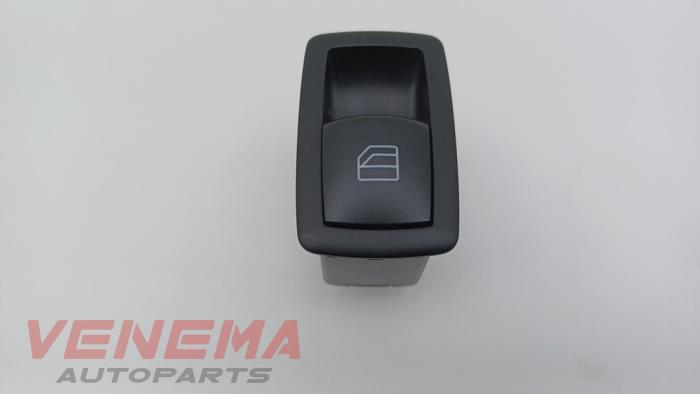 Usados Interruptor de ventanilla eléctrica Mercedes ML II (164/4JG) 3.0 ML-280 CDI 4-Matic V6 24V Precio € 9,99 Norma de margen ofrecido por Venema Autoparts