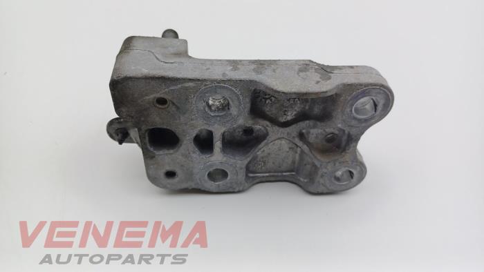 Engine mount from a Ford Fiesta 6 (JA8) 1.0 EcoBoost 12V 100 2015