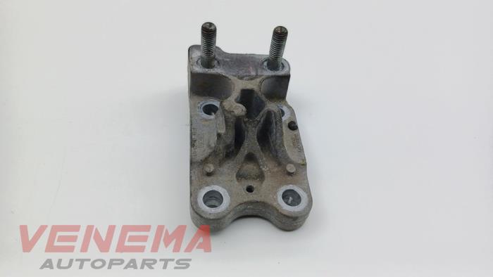 Engine mount from a Ford Fiesta 6 (JA8) 1.0 EcoBoost 12V 100 2015