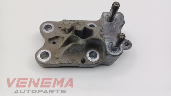 Engine mount from a Ford Fiesta 6 (JA8) 1.0 EcoBoost 12V 100 2015