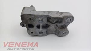 Engine mount from a Ford Fiesta 6 (JA8) 1.0 EcoBoost 12V 100 2015