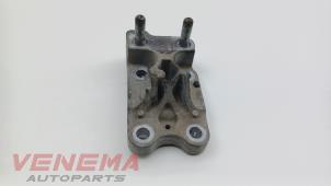 Engine mount from a Ford Fiesta 6 (JA8) 1.0 EcoBoost 12V 100 2015
