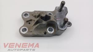 Engine mount from a Ford Fiesta 6 (JA8) 1.0 EcoBoost 12V 100 2015