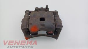 Begagnade Främre bromsok, vänster Ford Fiesta 6 (JA8) 1.0 EcoBoost 12V 100 Pris € 29,99 Marginaltabell erbjuds av Venema Autoparts