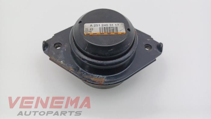 Used Engine mount Mercedes ML II (164/4JG) 3.0 ML-280 CDI 4-Matic V6 24V Price € 14,99 Margin scheme offered by Venema Autoparts