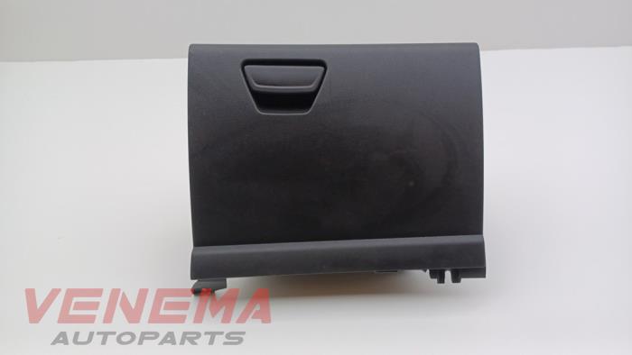 Begagnade Handskfack Ford Kuga II (DM2) 1.5 EcoBoost 16V 150 Pris € 49,99 Marginaltabell erbjuds av Venema Autoparts